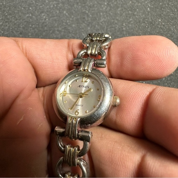 Annex ladies quartz watch silver tone working with new battery - Picture 4 of 6